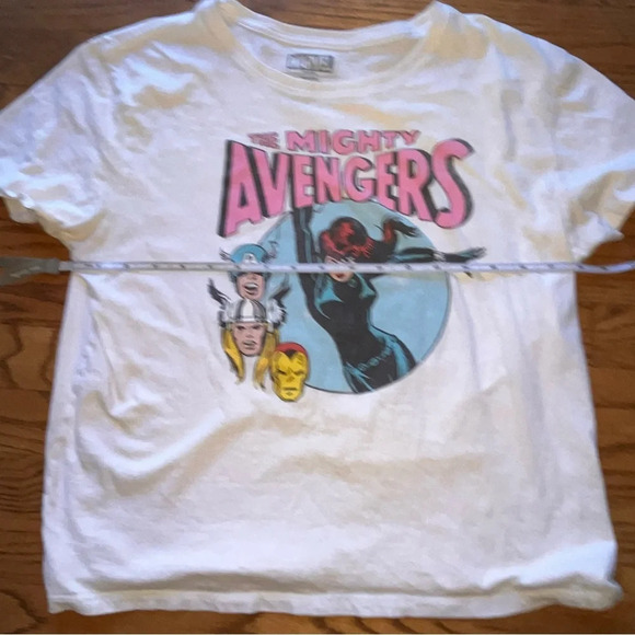 Fifth Sun Marvel Retro Mighty Avengers Women's Cropped T-Shirt - Size M - GUC - Picture 4 of 7